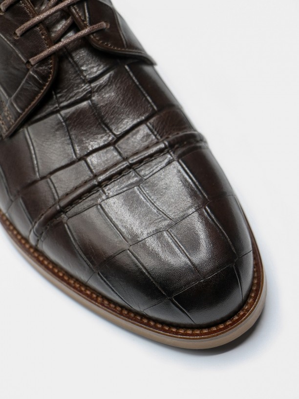 Sapato elegante de pele com padrão crocodilo
