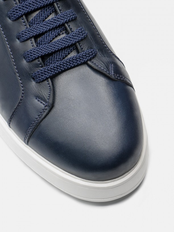 Leather sneakers with detail on heel Leather sneakers with detail on heel