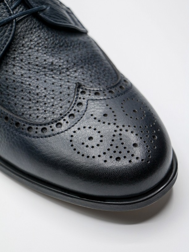 Elegant shoes made of supple leather