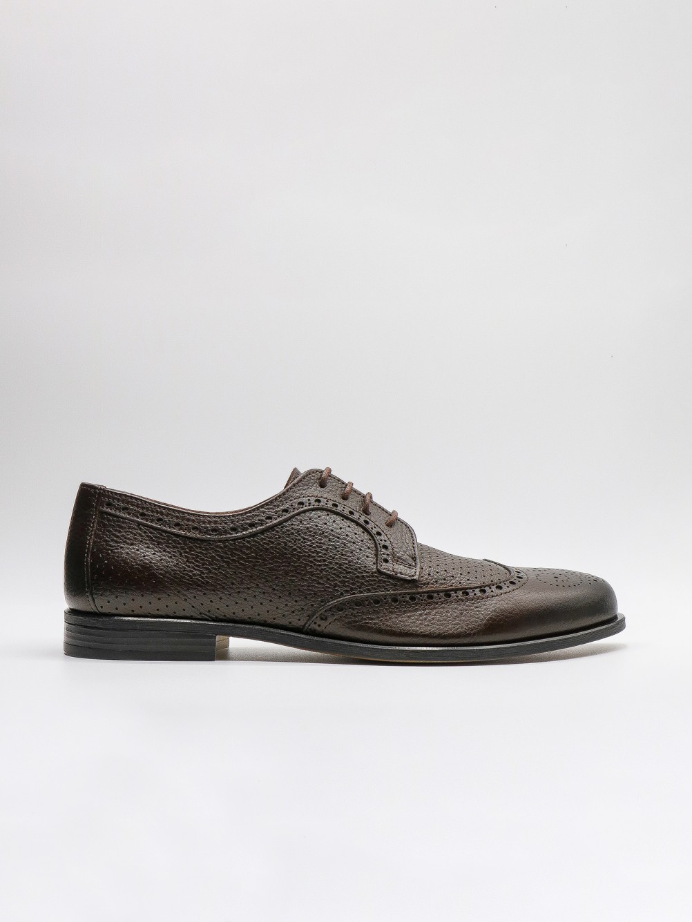 Sapato elegante picado de pele flex�vel