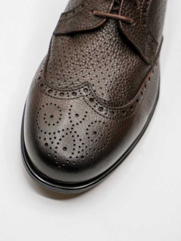 Elegant shoes made of supple leather