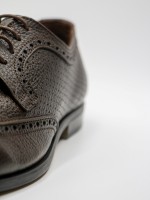 Sapato elegante picado de pele flex�vel