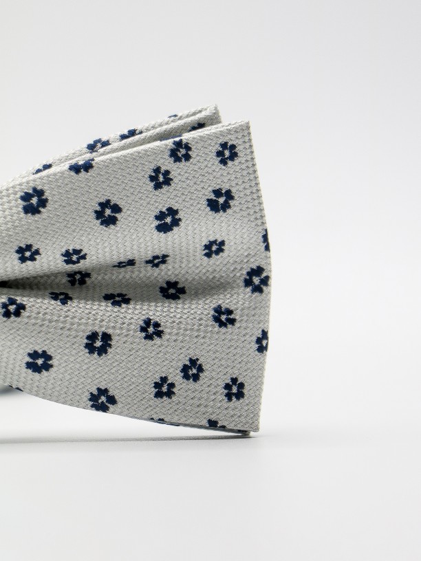 Flower pattern bow tie