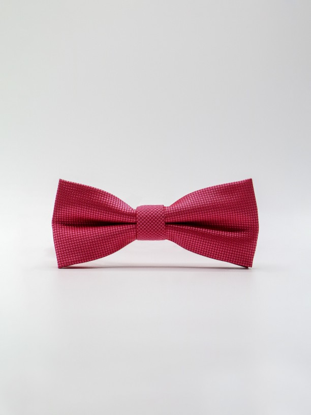 Structured bow tie