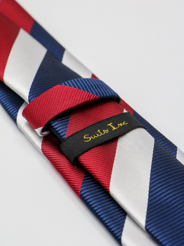 Slim tie with stripes pattern