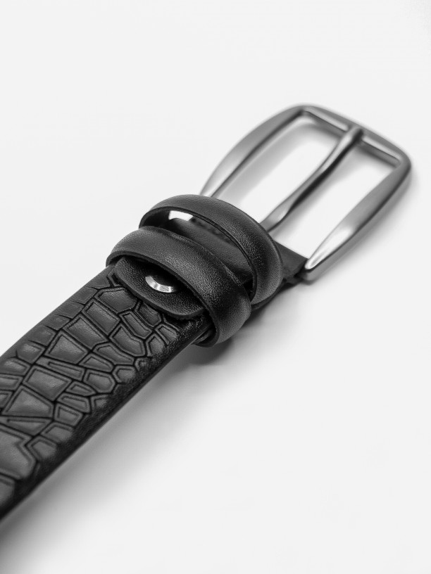 Leather elegant belt with crocodile pattern