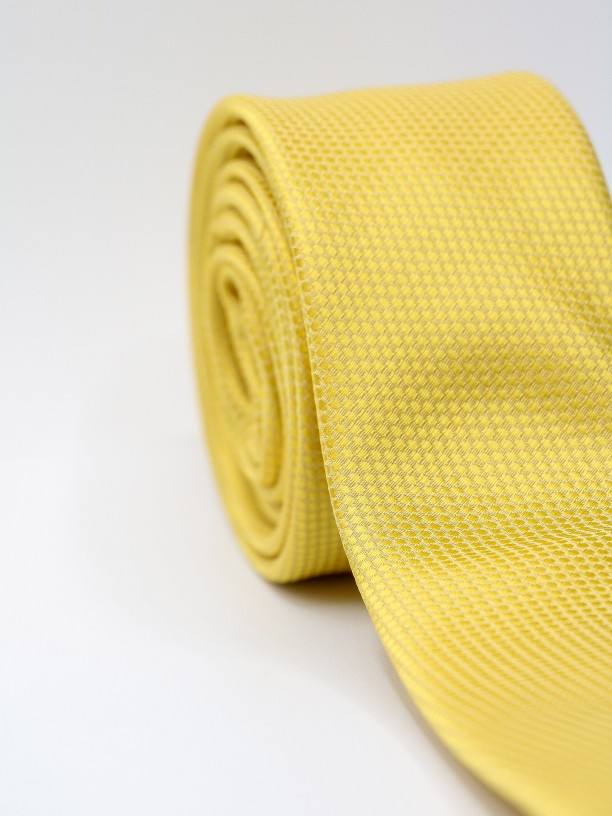 Slim tie with micro pattern