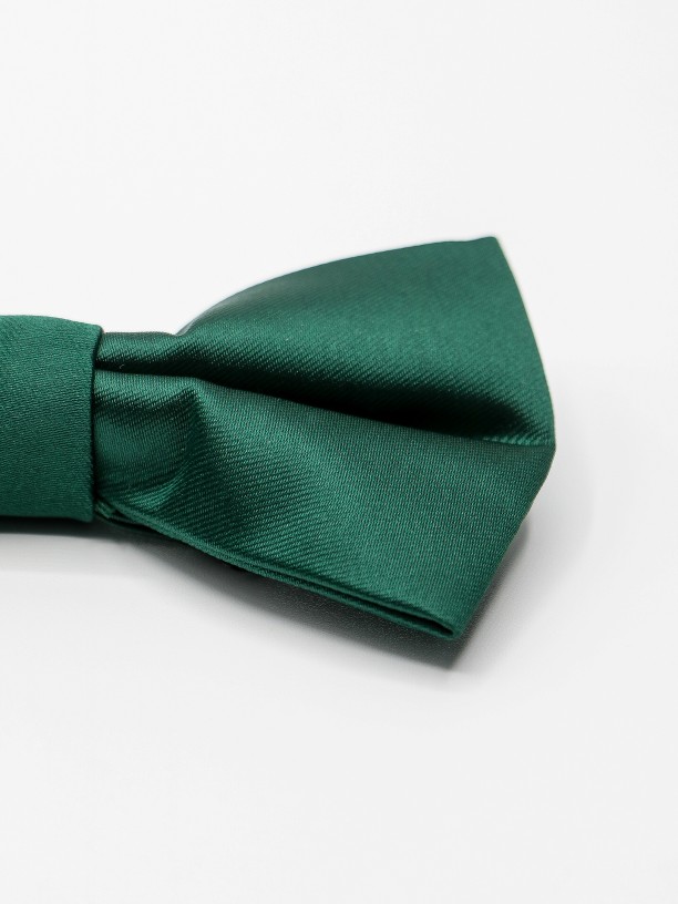 Plain bow tie