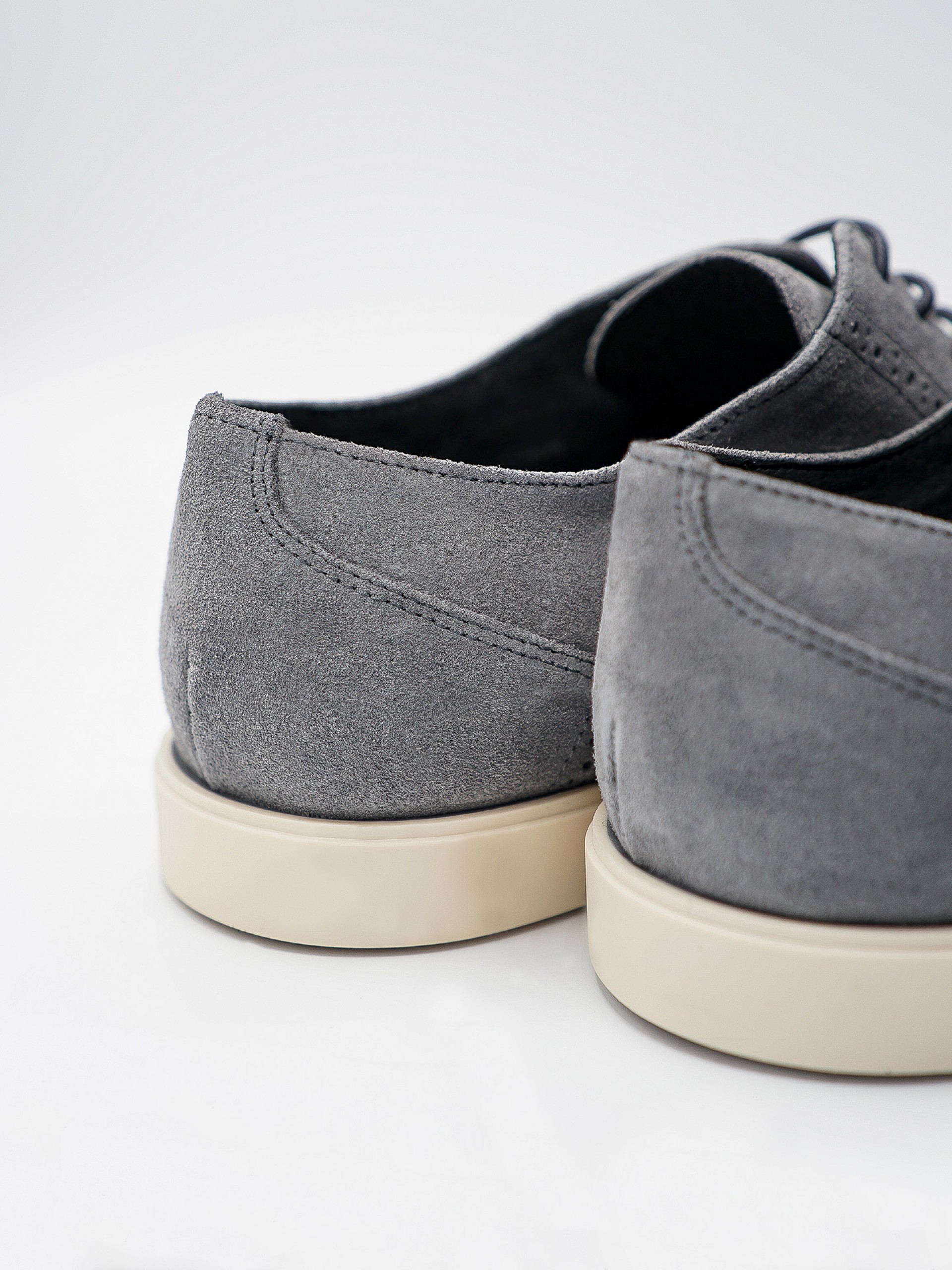 Sapato casual pele camurça picado