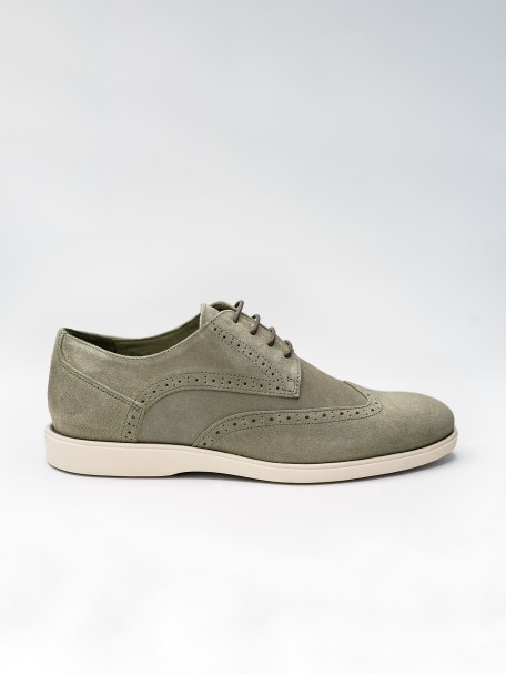 Sapato casual pele camur�a picado
