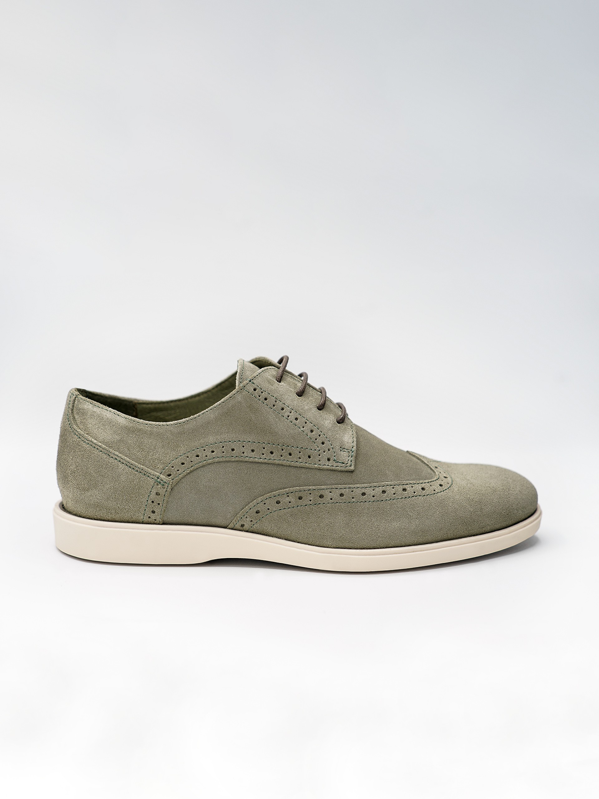 Zapato casual de piel ante picado