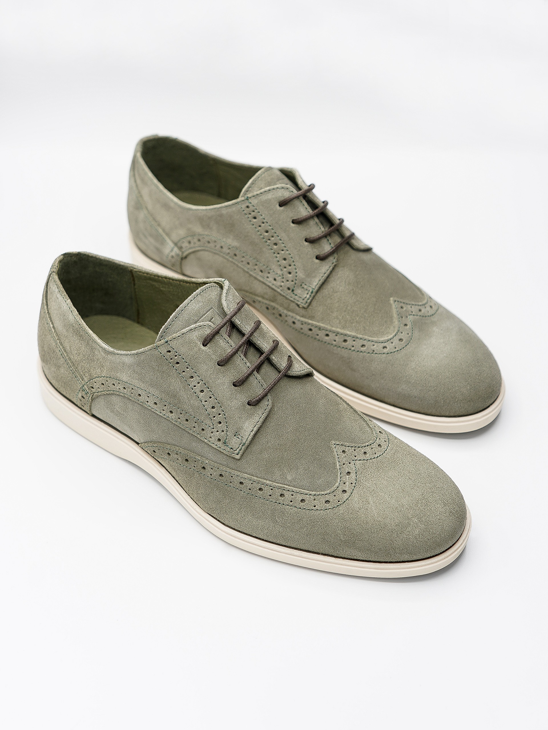 Zapato casual de piel ante picado