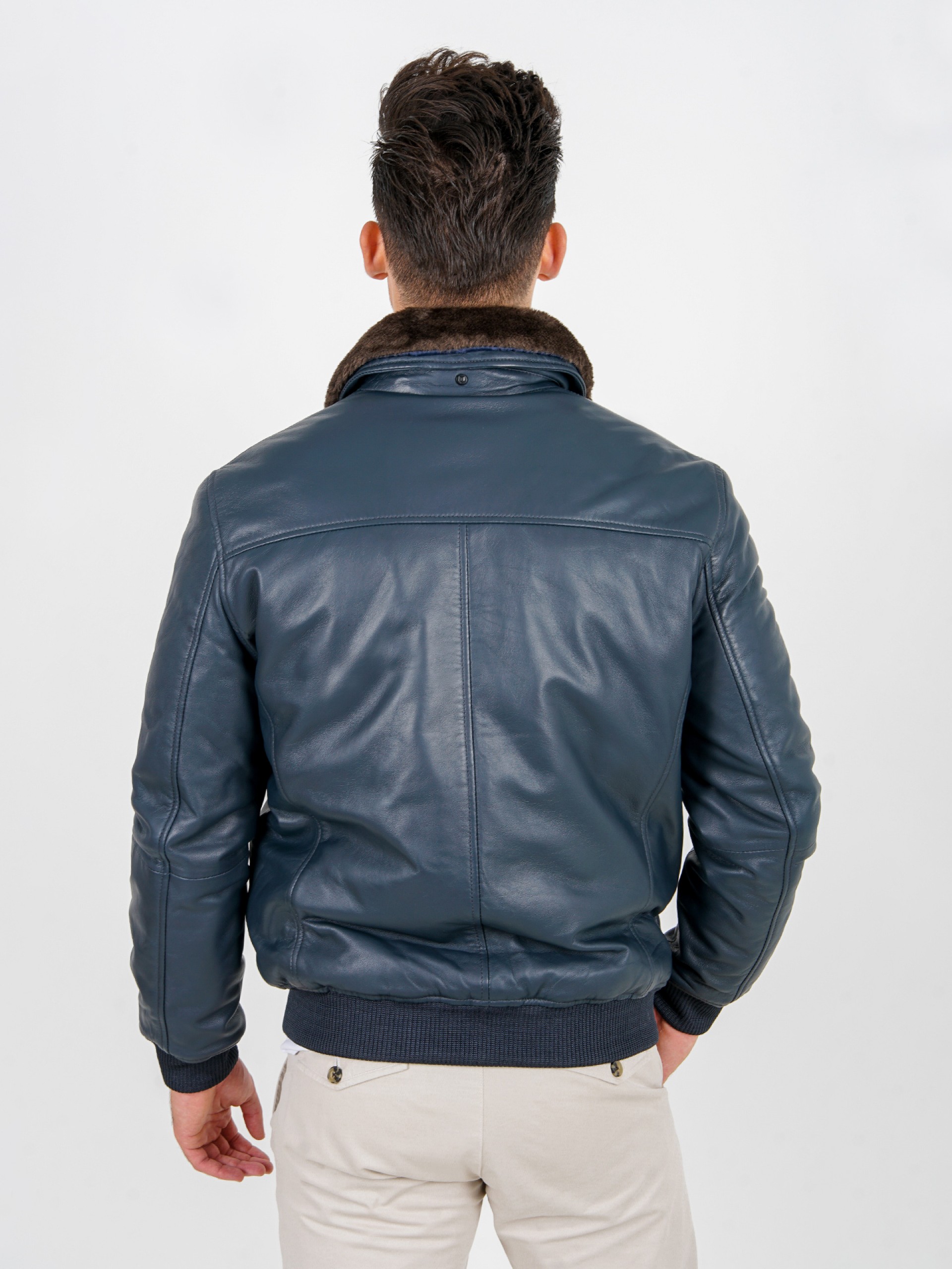 Leather jacket with removable fur collar