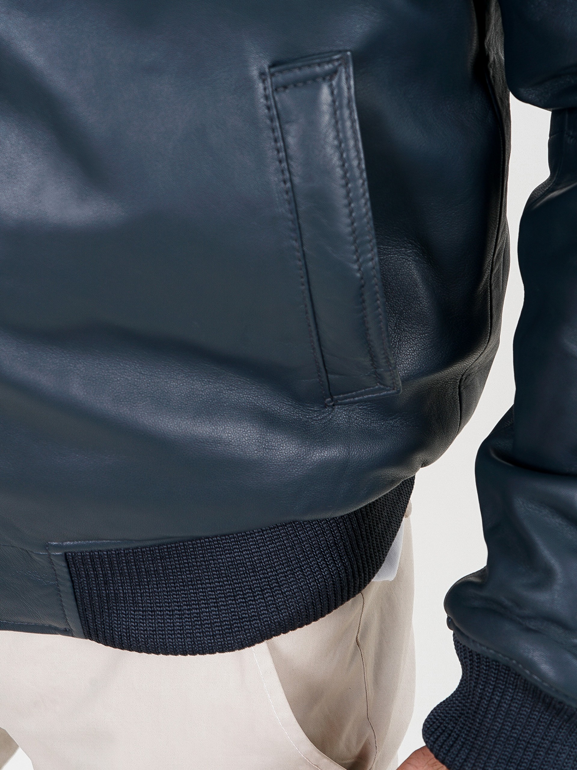 Leather jacket with removable fur collar