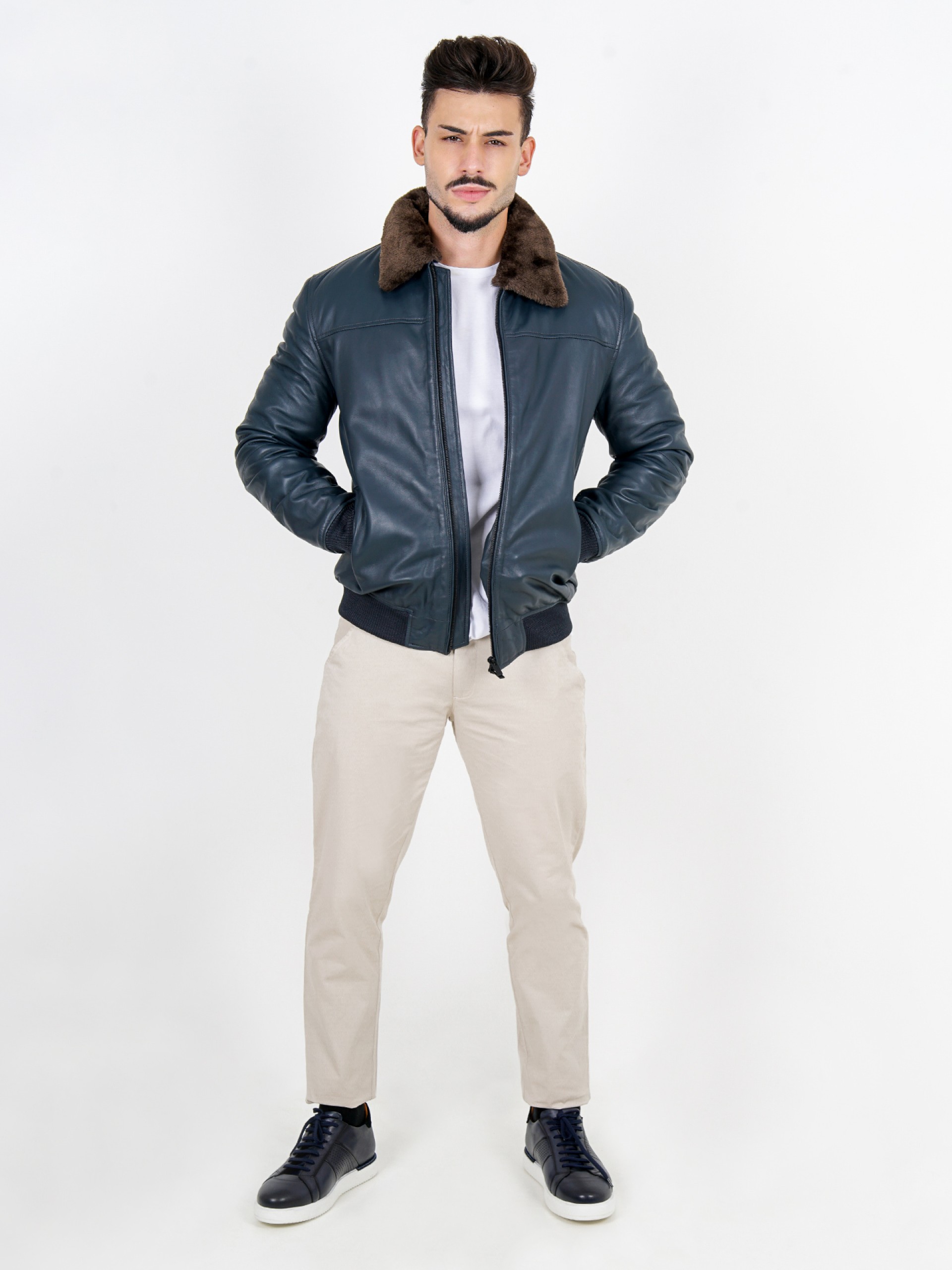 Leather jacket with removable fur collar