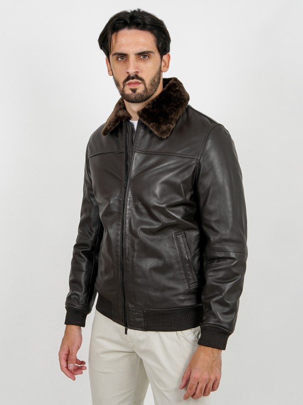 Leather jacket with removable fur collar