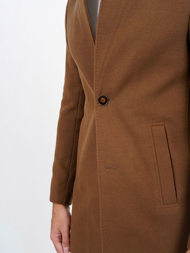 Sobretudo slim fit lapela invertida Sobretudo slim fit lapela invertida