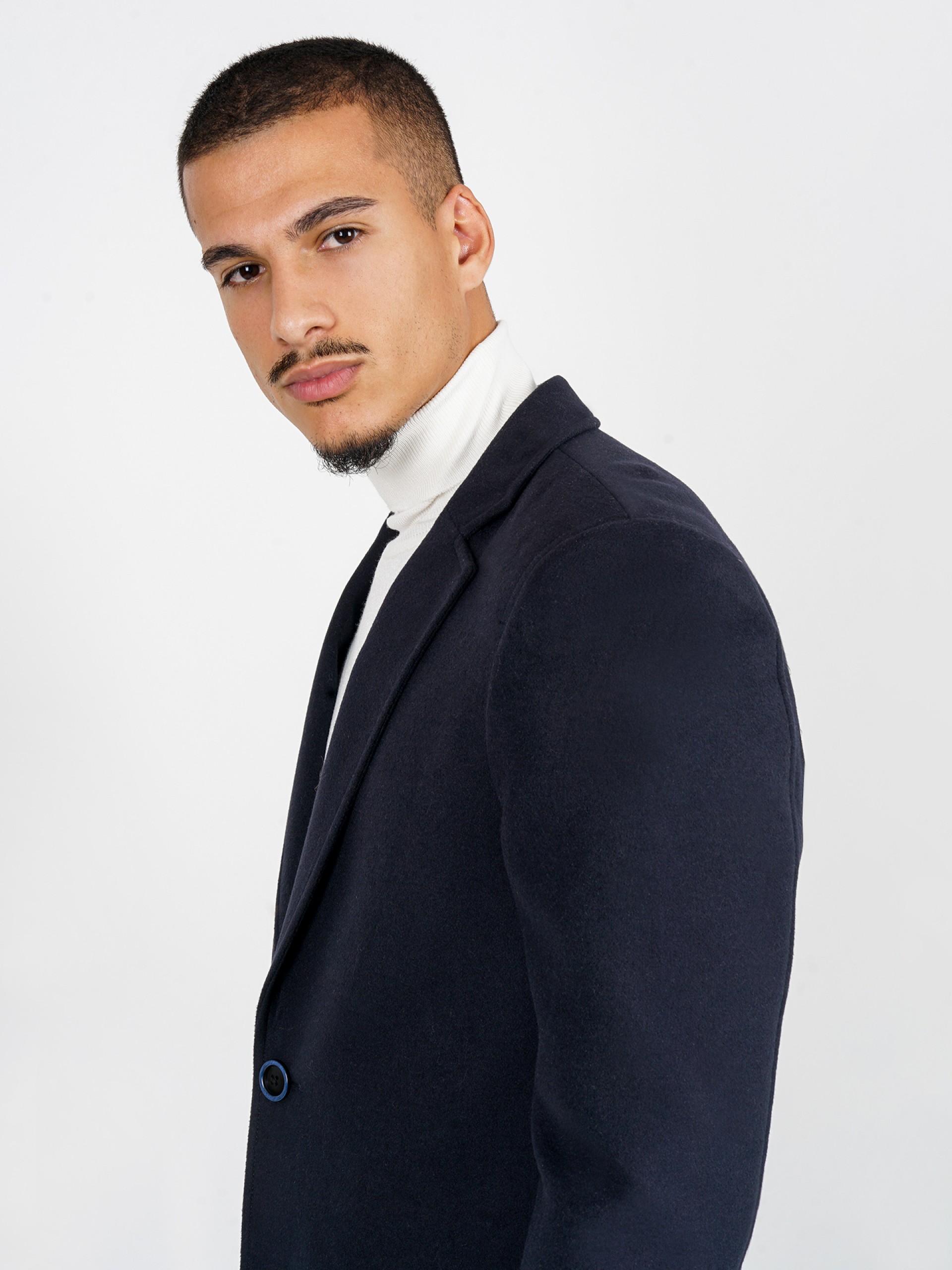 Sobretudo slim fit lapela clássica