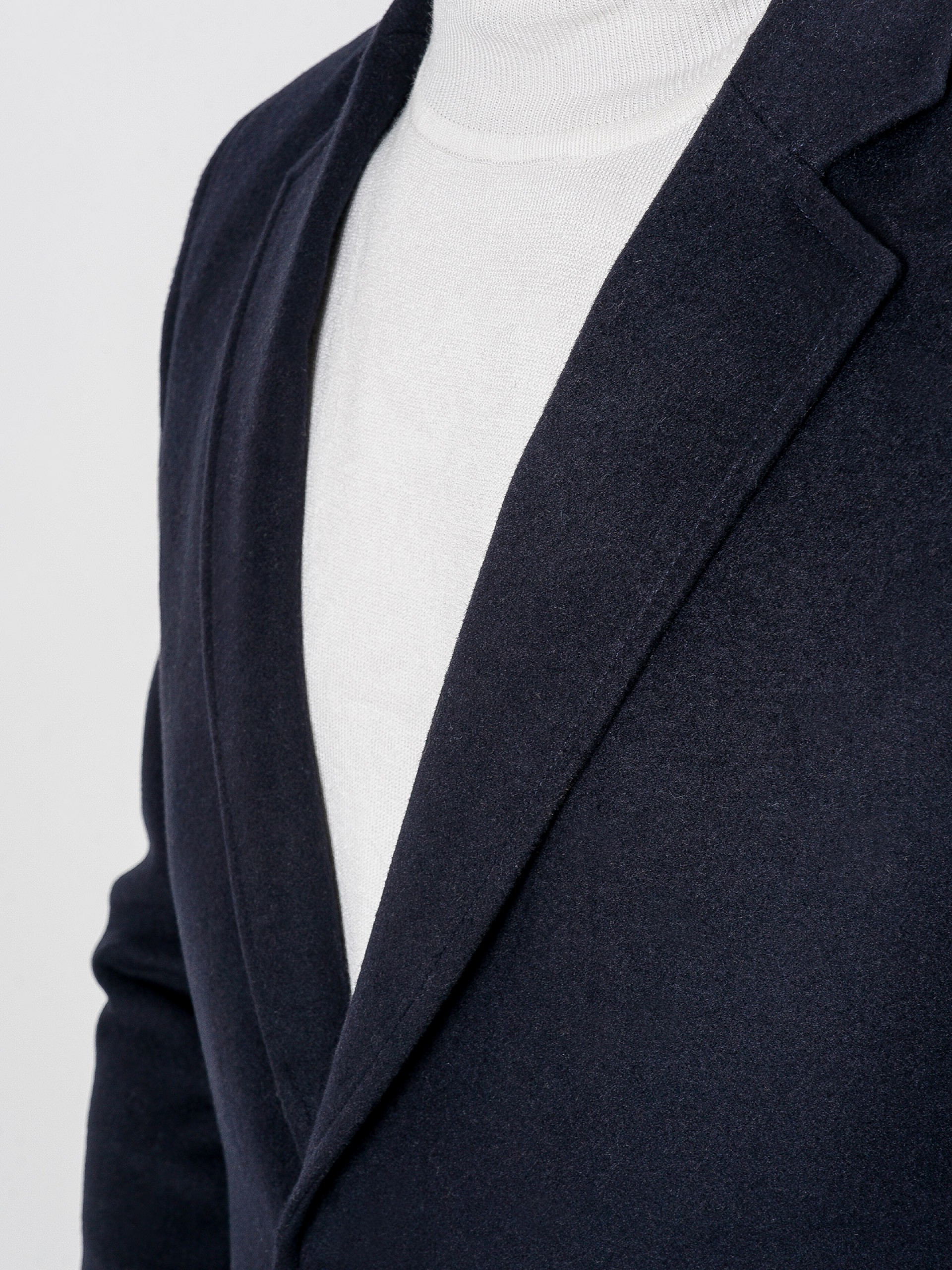 Sobretudo slim fit lapela clássica