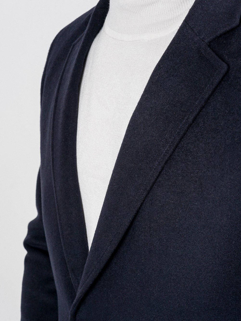 Sobretudo slim fit lapela clássica