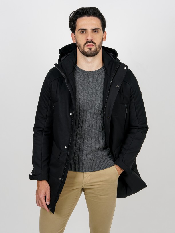 Parka técnica estruturada com capuz Parka técnica estruturada com capuz