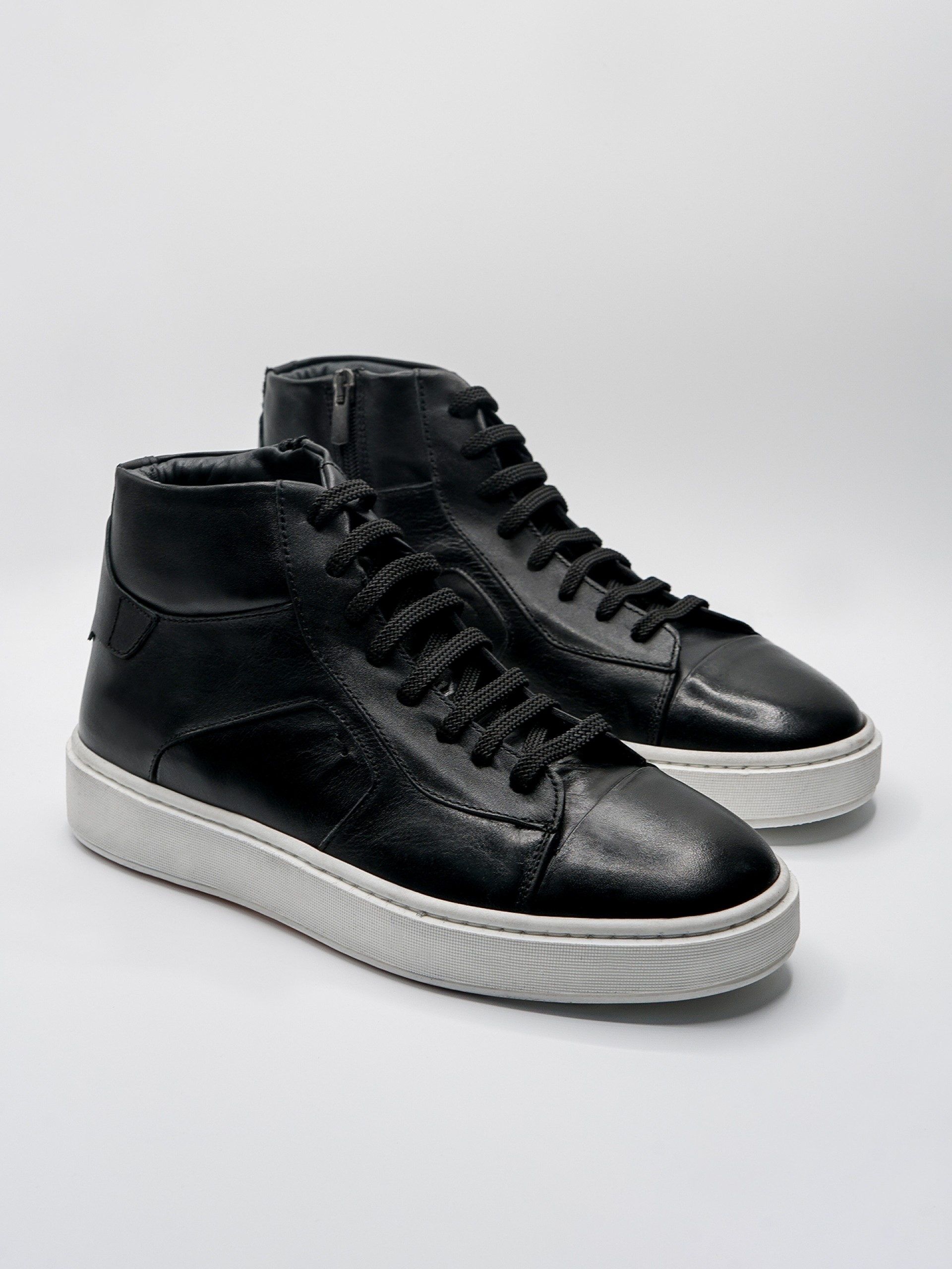 Deportivo de piel de tacón con cremallera