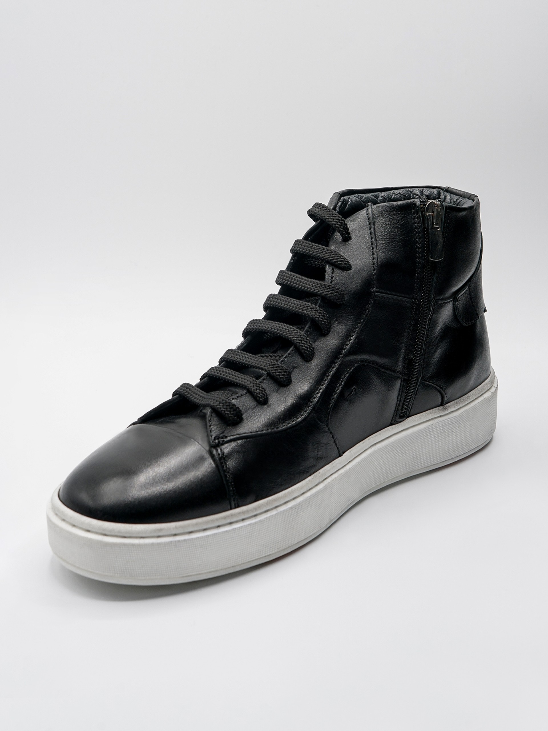 Deportivo de piel de tacón con cremallera