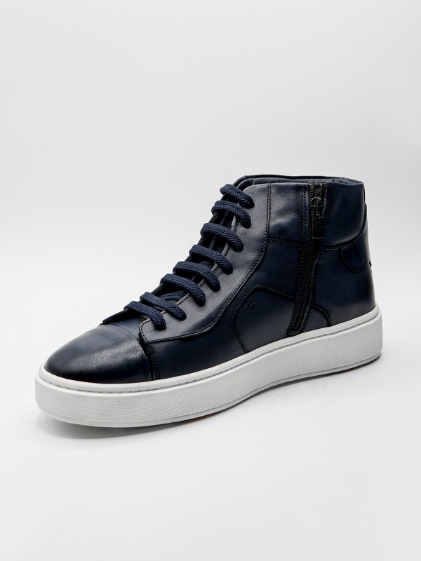 Sapatilha de cano-alto em pele com fecho Sapatilha de cano-alto em pele com fecho