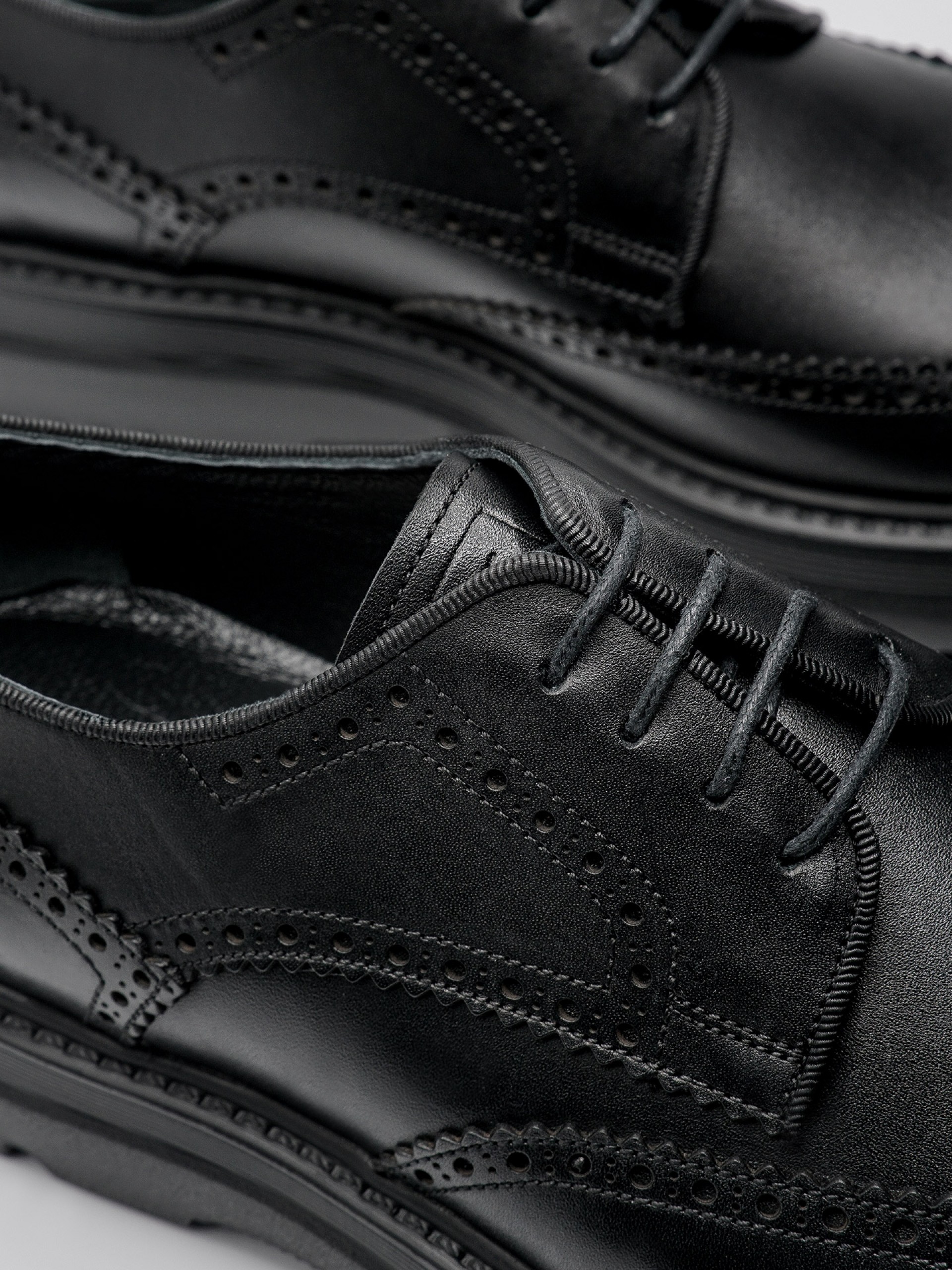 Leather elegant shoes ultra lightweight sole