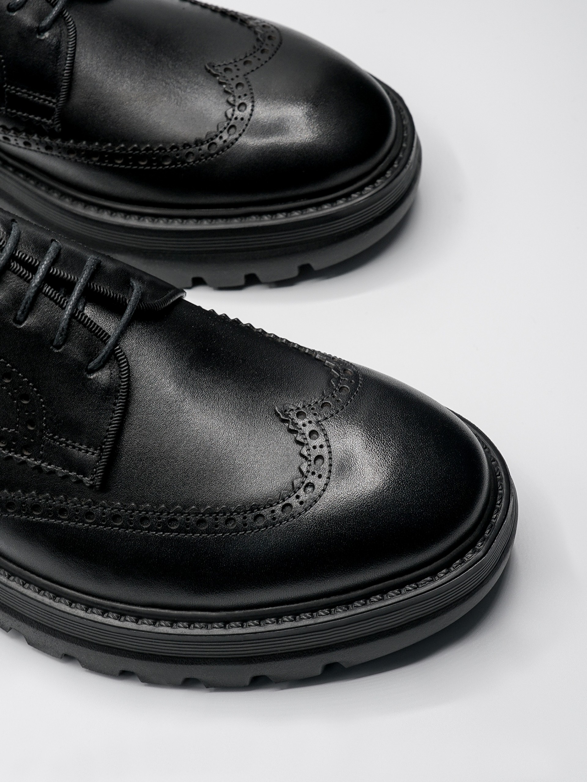 Leather elegant shoes ultra lightweight sole