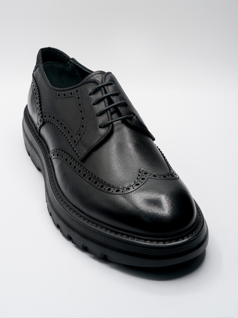 Sapato elegante de pele picado sola ultraleve