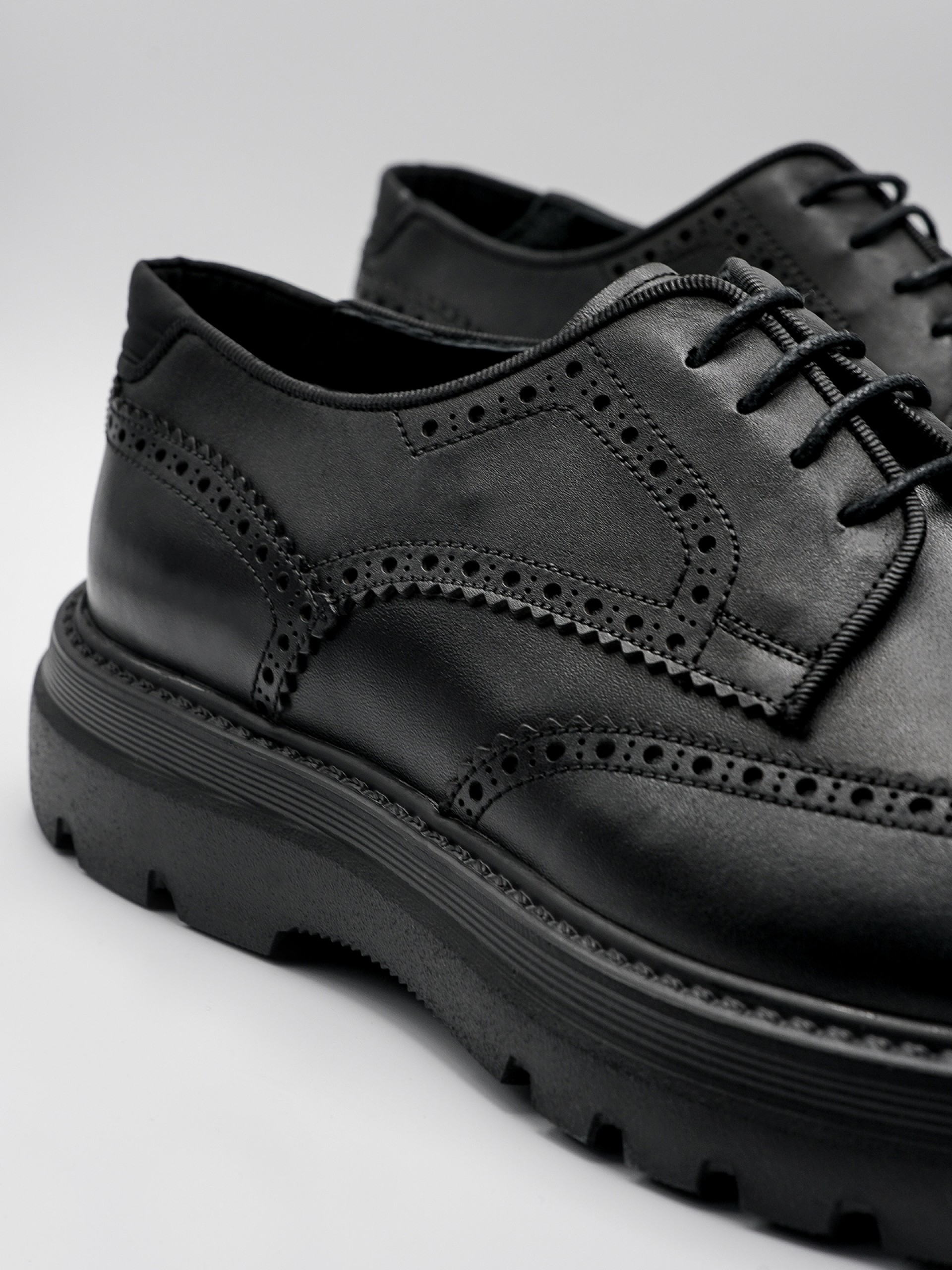 Leather elegant shoes ultra lightweight sole