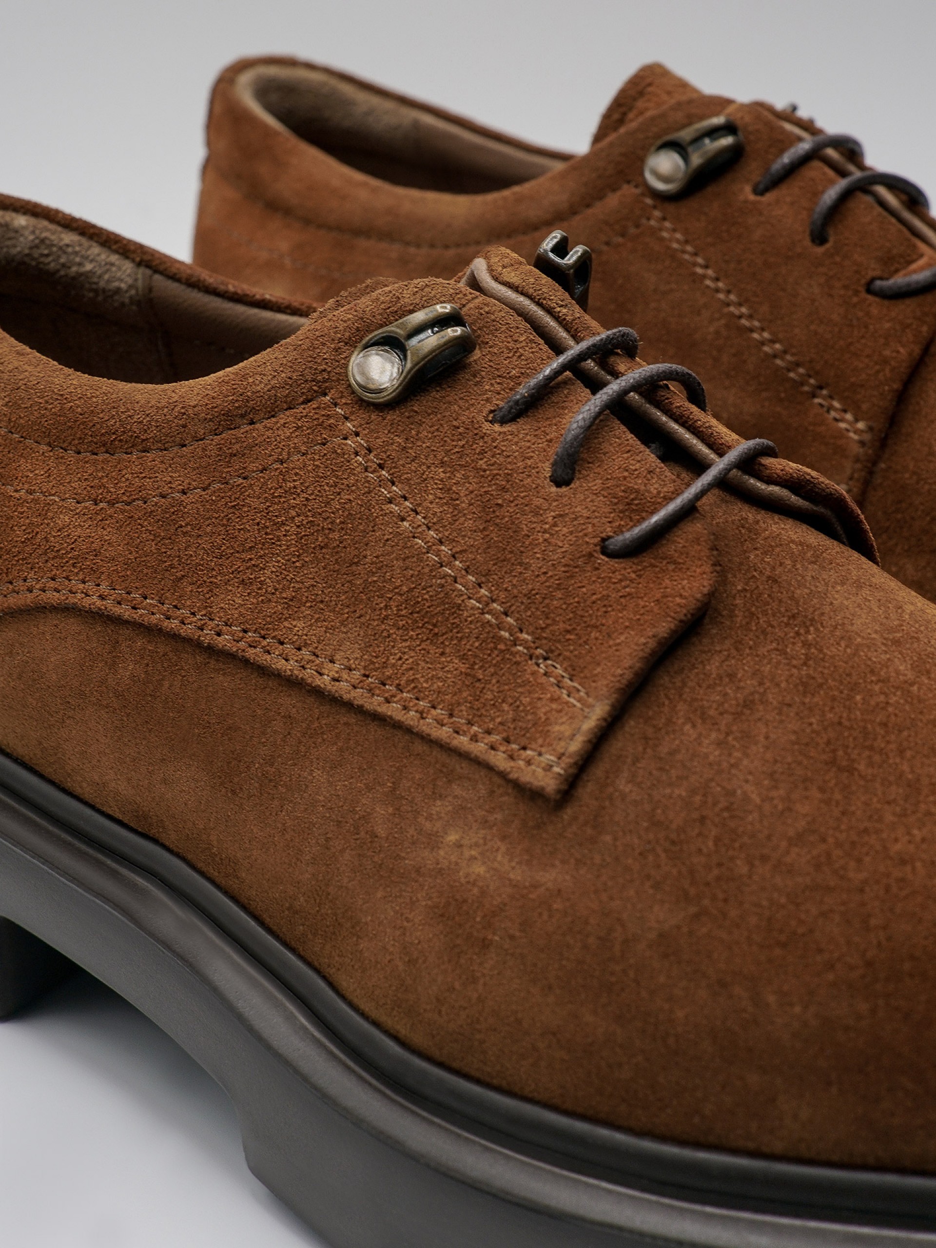 Zapato de piel serraje suela ultraligera