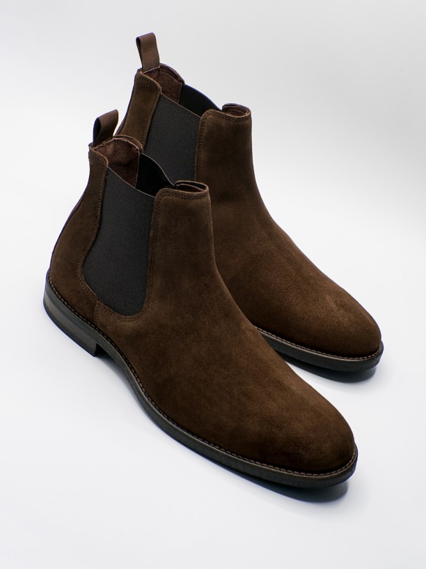 Elastic suede leather chelsea boots