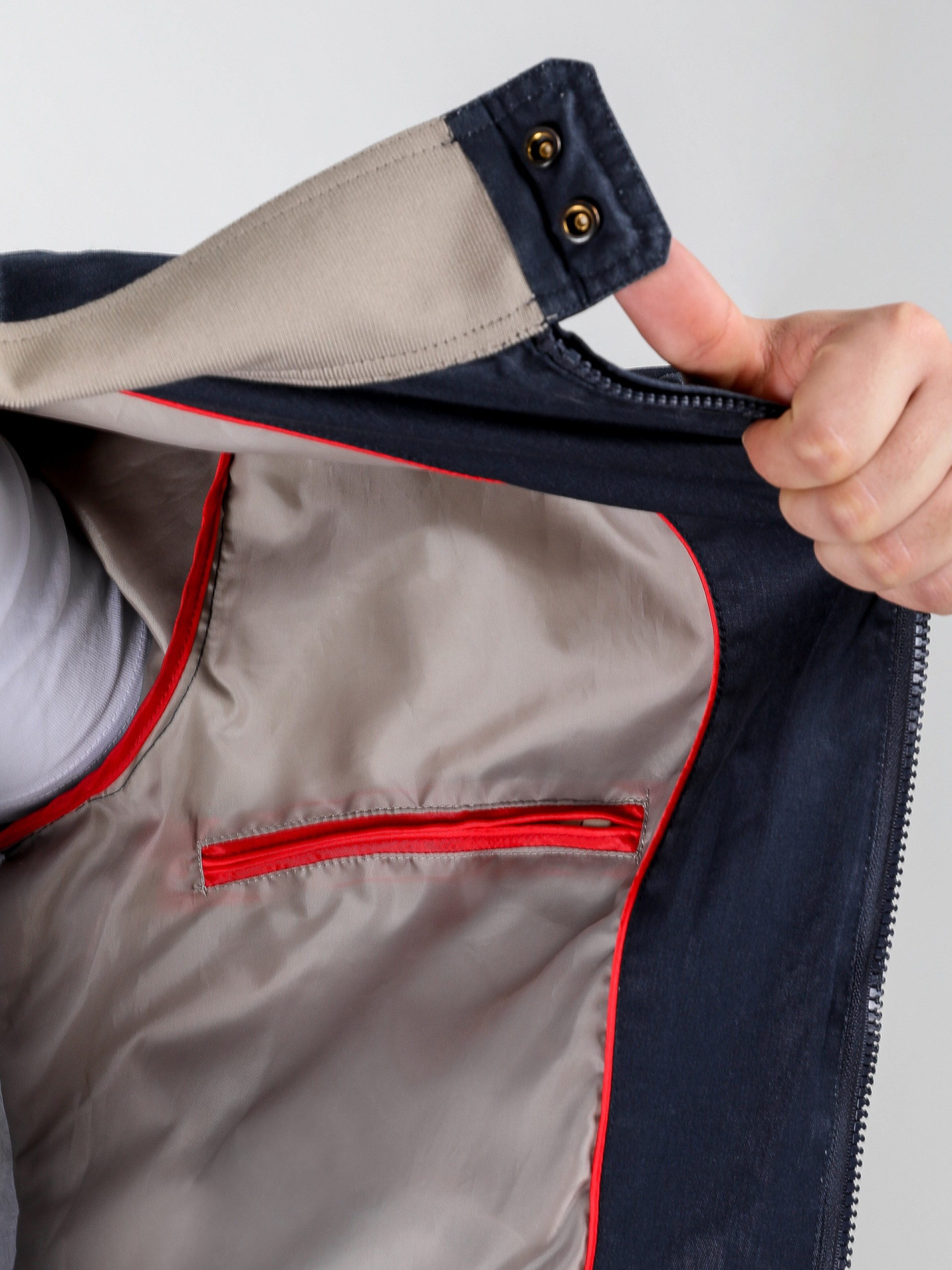 Blusão liso de algodão com gola levantada