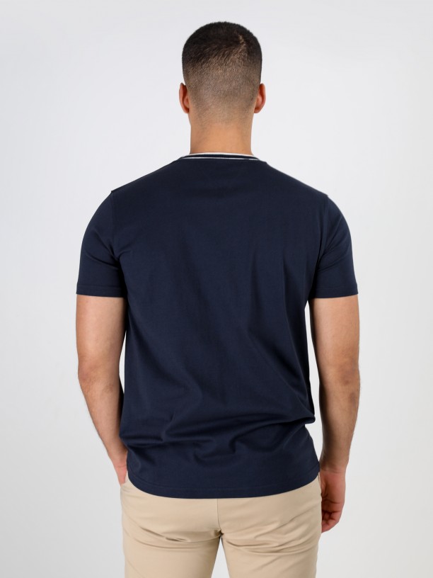 Plain cotton T-shirt with contrast collar Plain cotton T-shirt with contrast collar