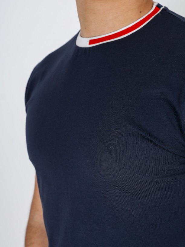 Plain cotton T-shirt with contrast collar