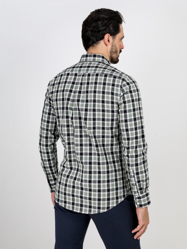 Camisa padrão xadrez com bolso