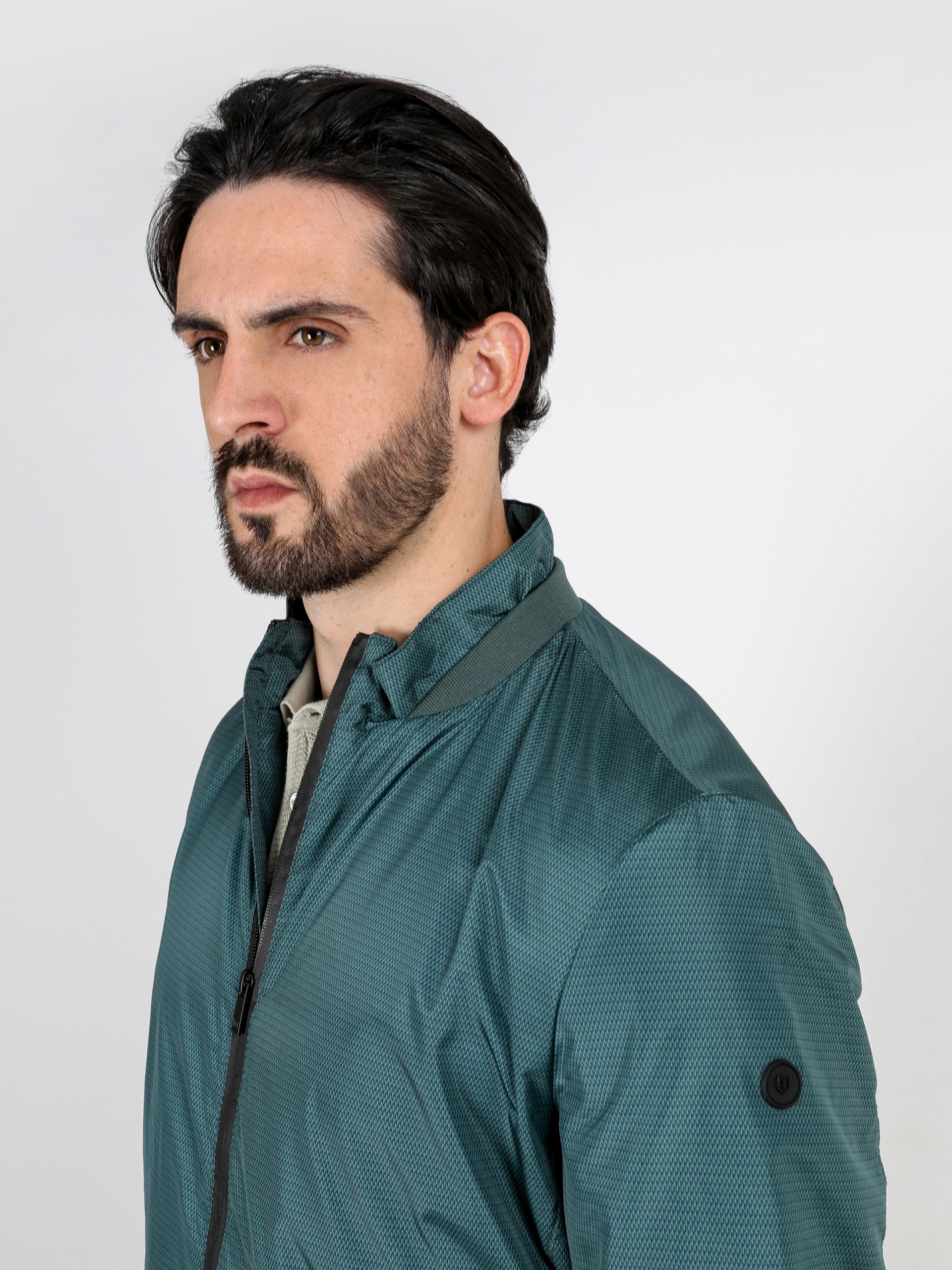 Chaqueta técnica ligera con estampado