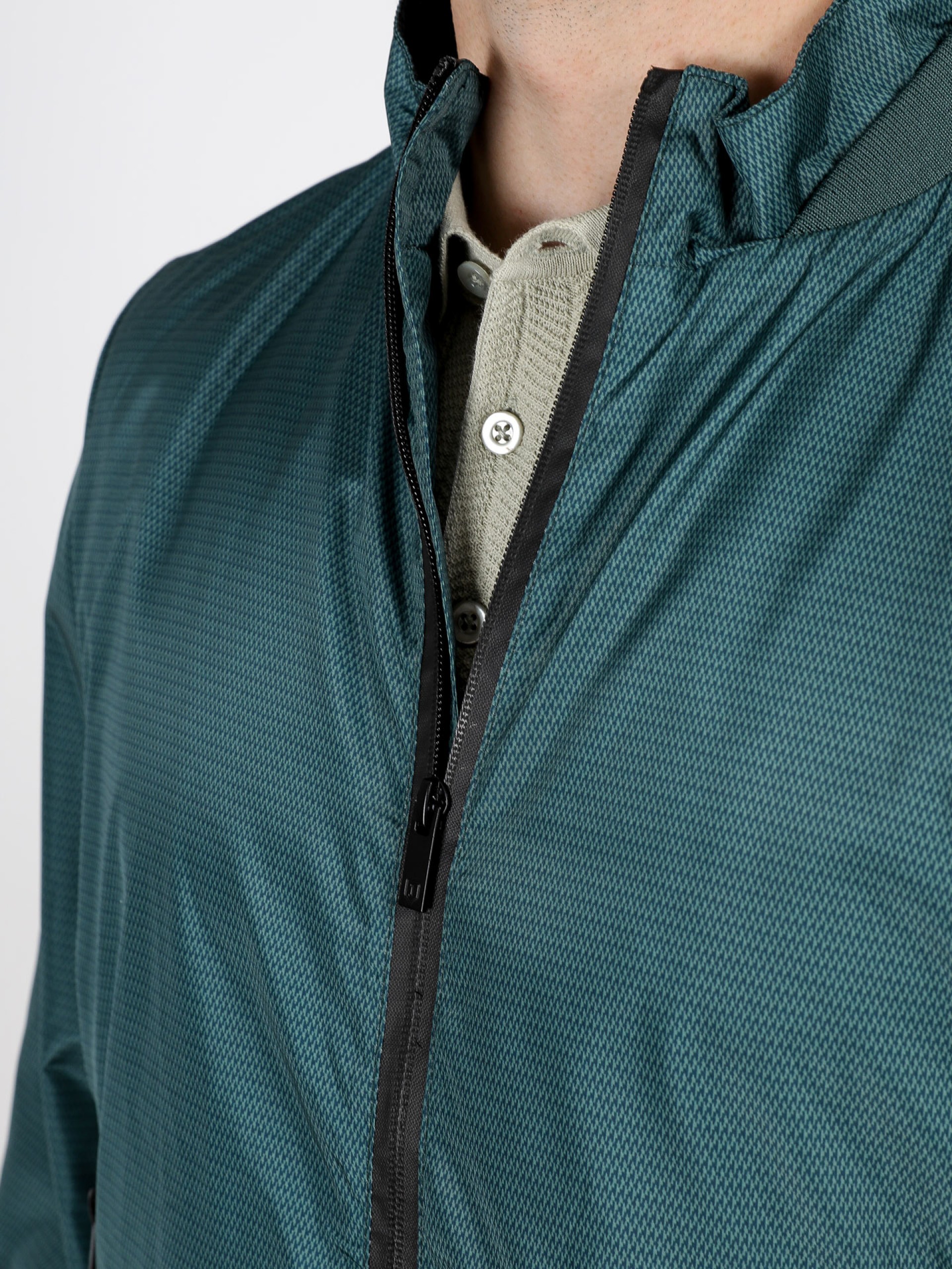 Chaqueta técnica ligera con estampado