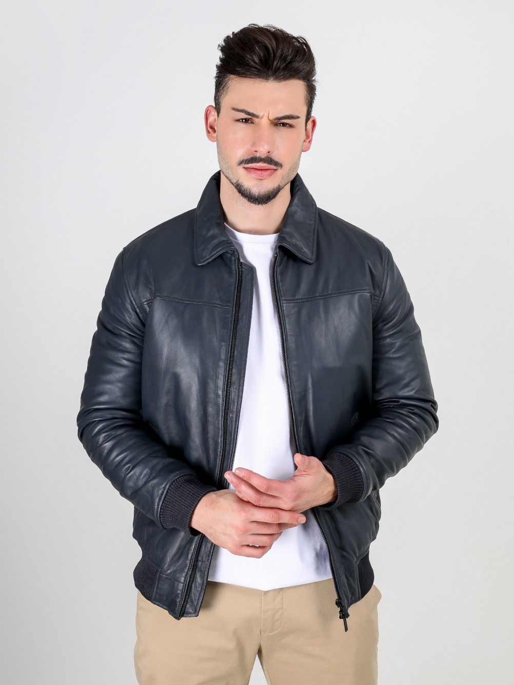 Blus�o de pele genu�na com gola de p�lo remov�vel