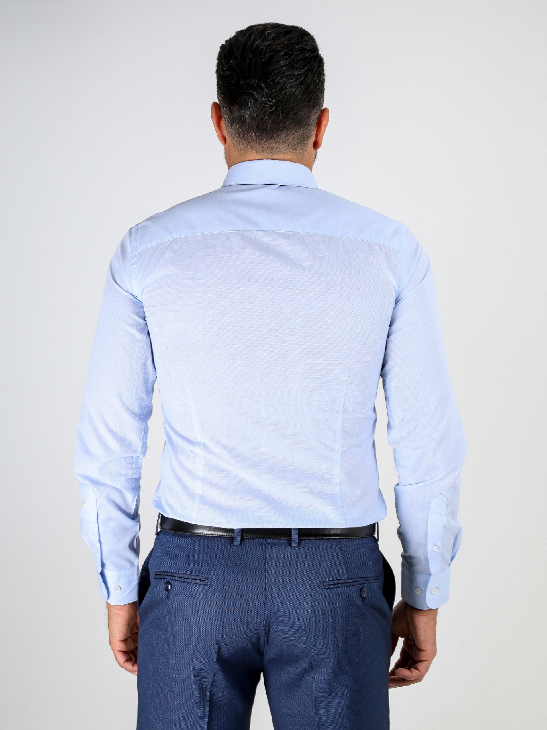 Camisa clásica slim fit con bordado