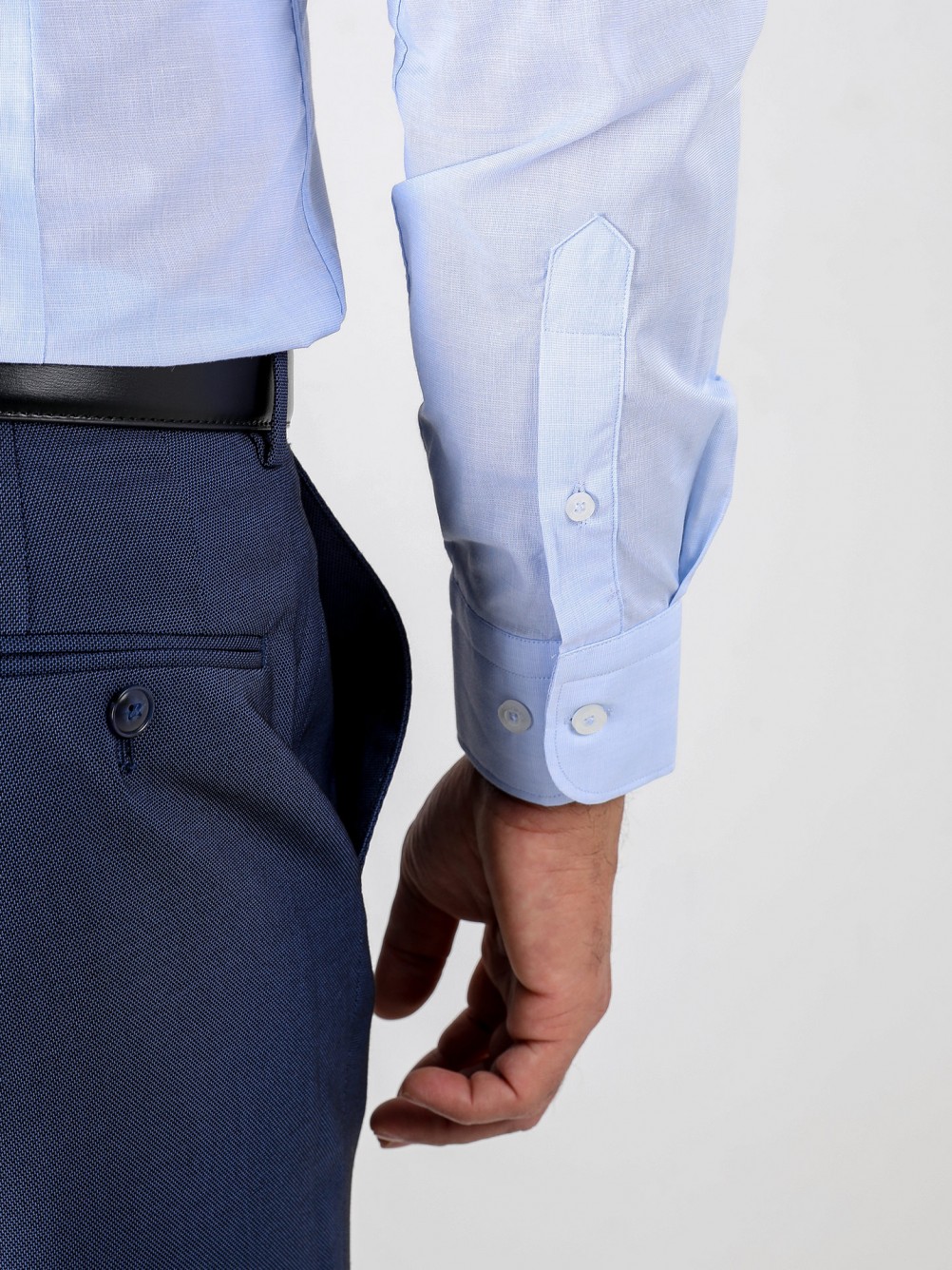 Classic slim fit shirt with embroidery