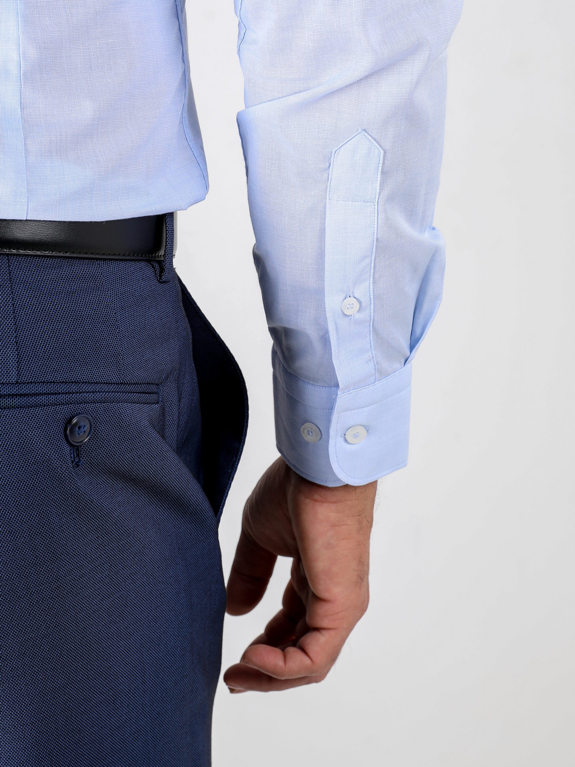 Camisa clásica slim fit con bordado