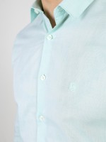 Camisa clásica slim fit con bordado Camisa clásica slim fit con bordado