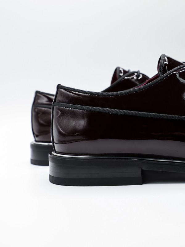 Sapato elegante em pele verniz Sapato elegante em pele verniz