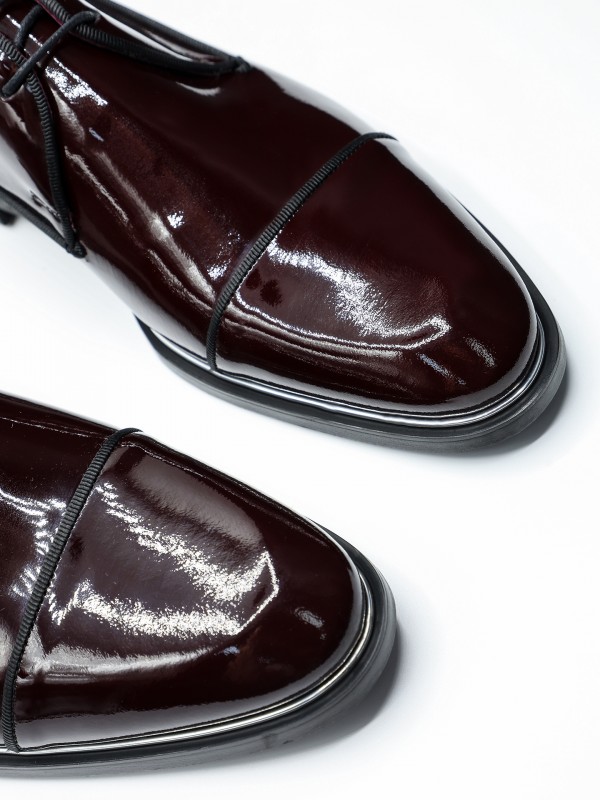 Sapato elegante em pele verniz Sapato elegante em pele verniz