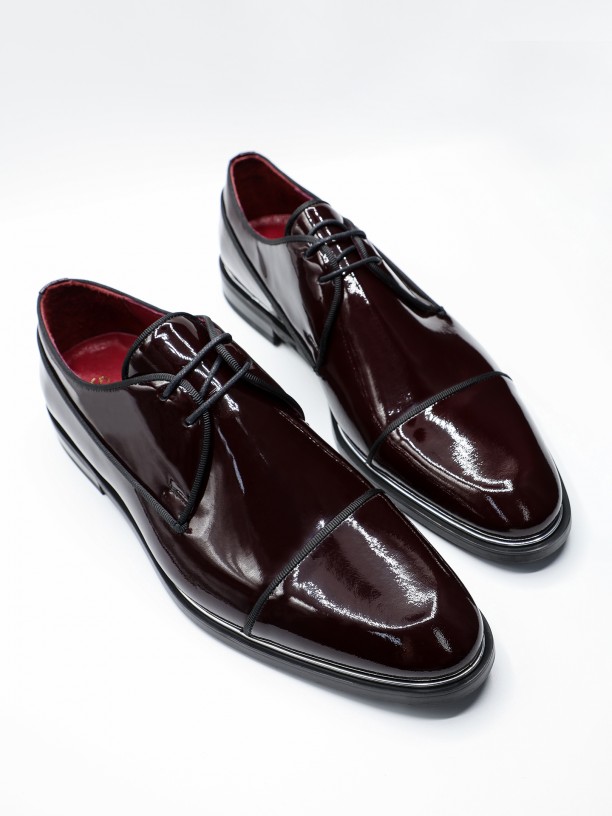 Varnish leather elegant shoes