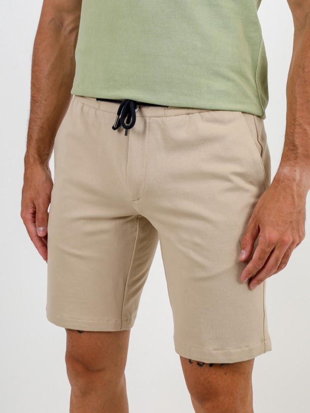 Pantaln corto jogger estructurado con cintura elstica