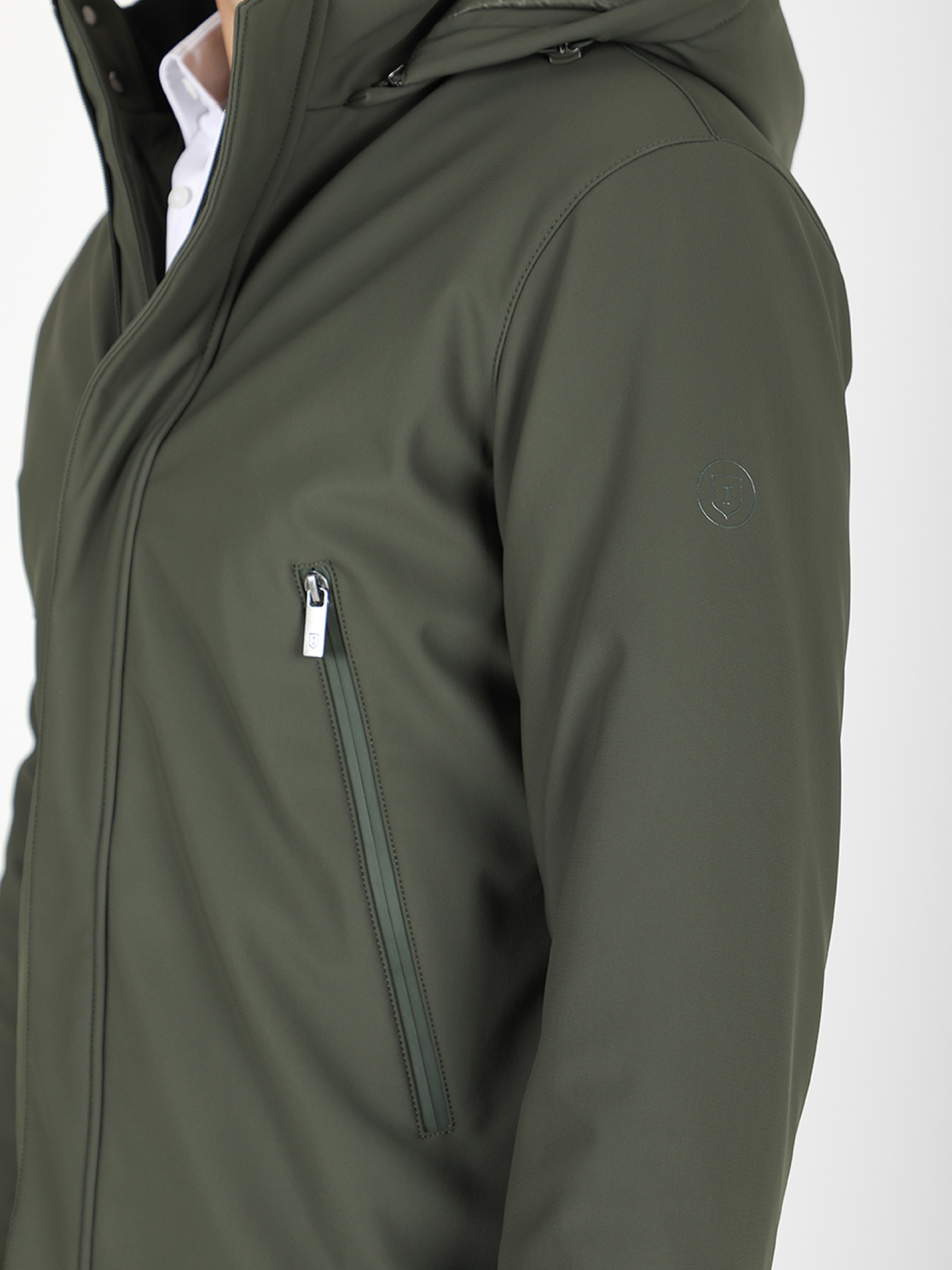 Parka técnica com capuz